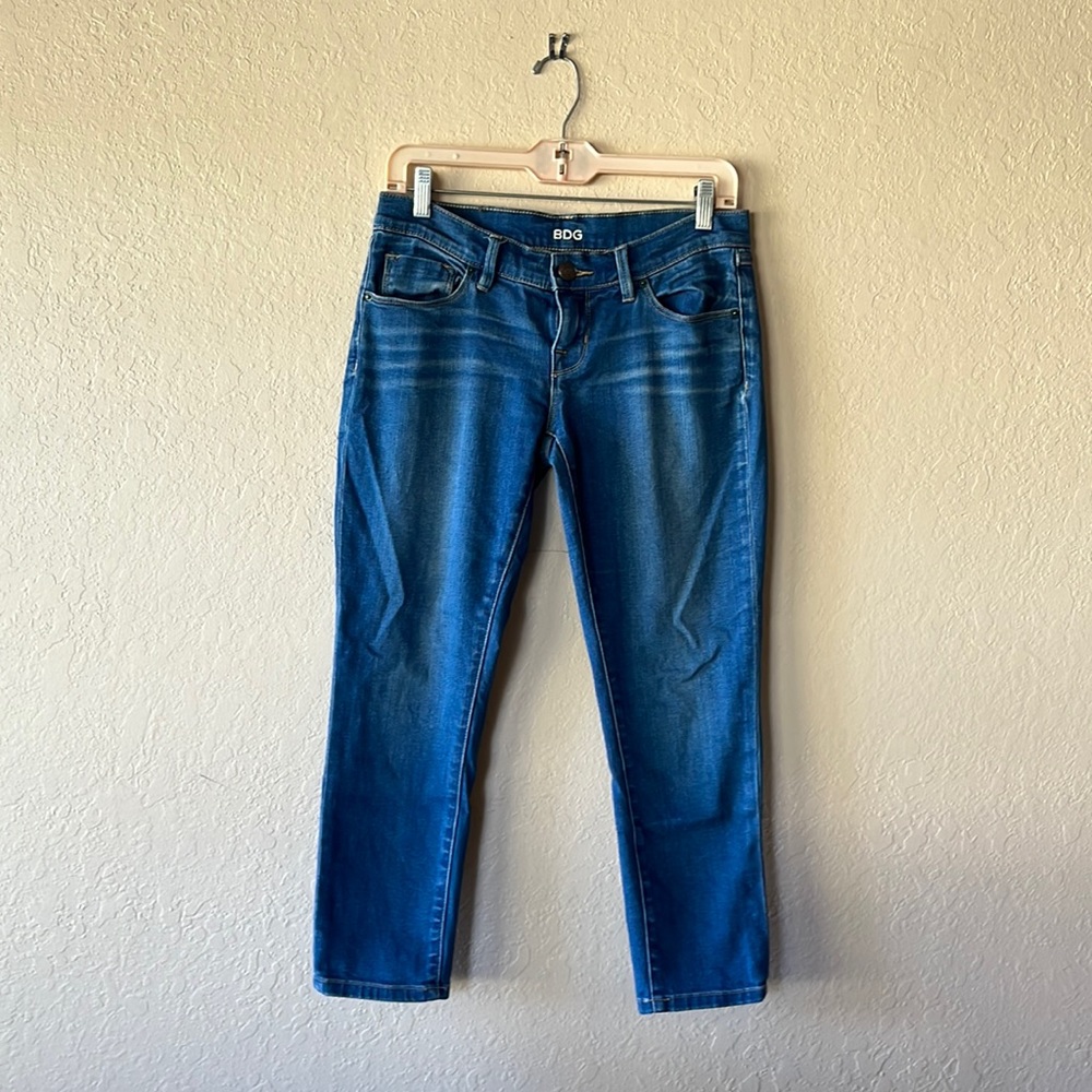 BDG Urban Outfitters Low Rise Twig Crop Jeans in Blue Denim, Size 27W 24L